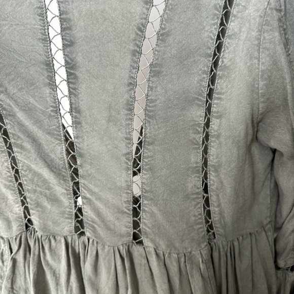 Gorgeous top/ cover up - Picture 4 of 11